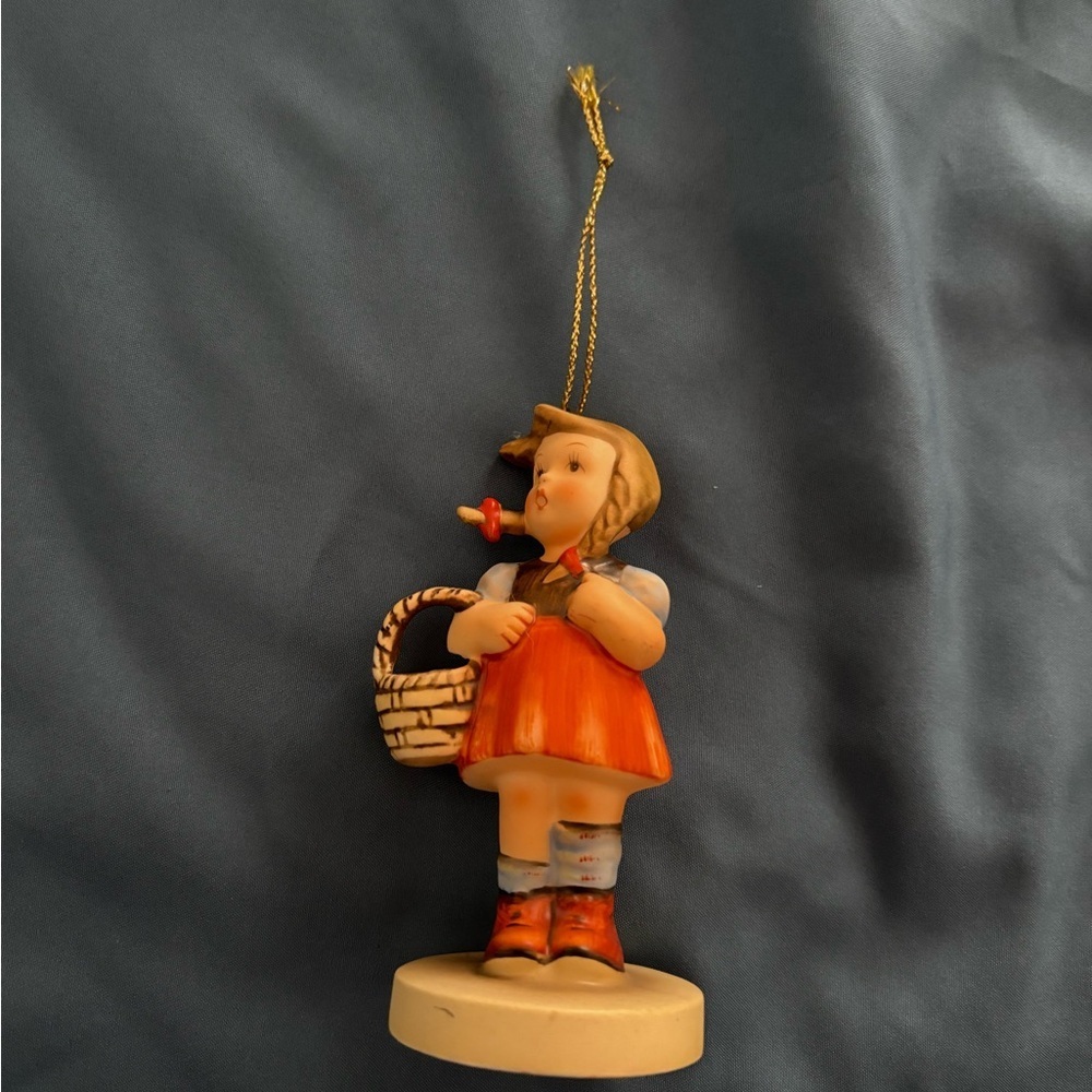 Vintage A Reproduction By SCHMID 1984 2nd Edition Girl Figurine Berta Hummel